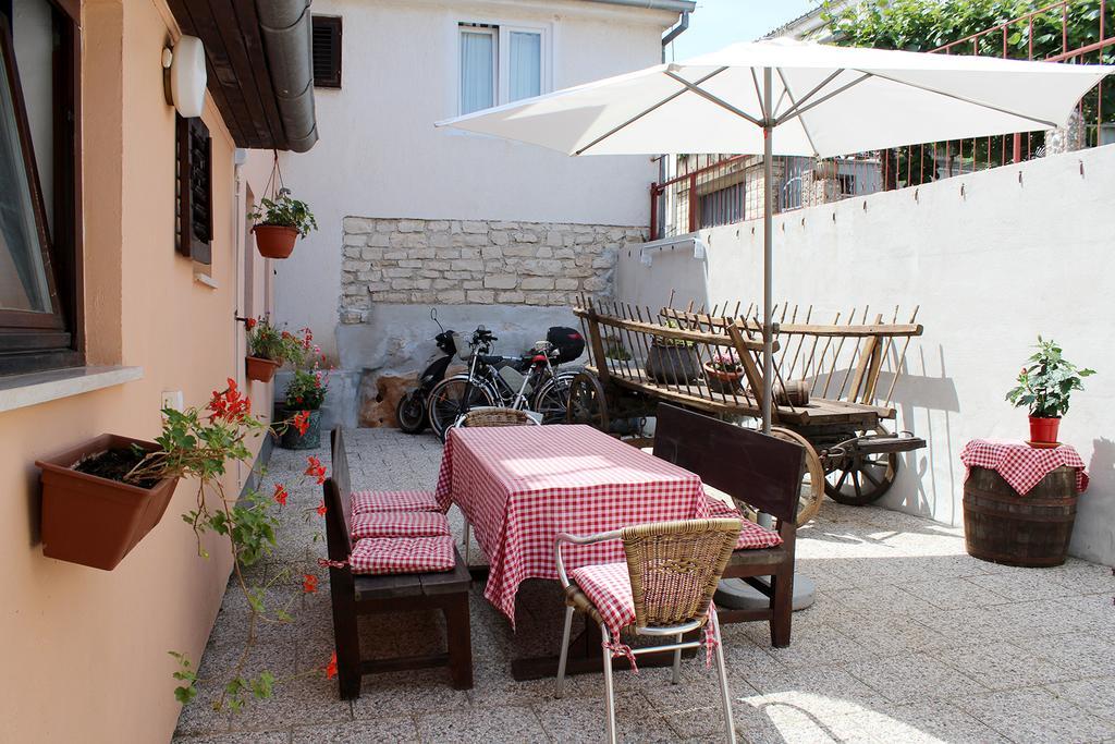 Apartments Garden Rovigno Esterno foto