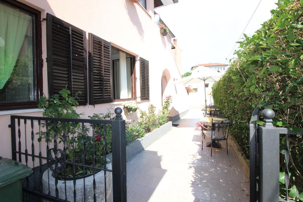 Apartments Garden Rovigno Esterno foto