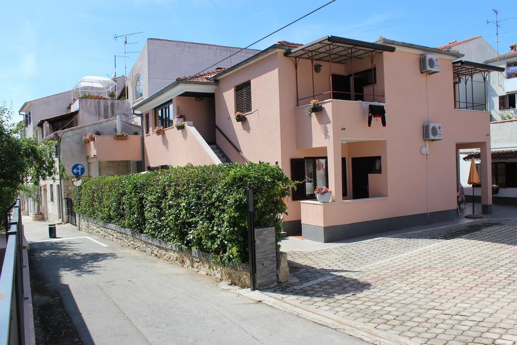 Apartments Garden Rovigno Esterno foto